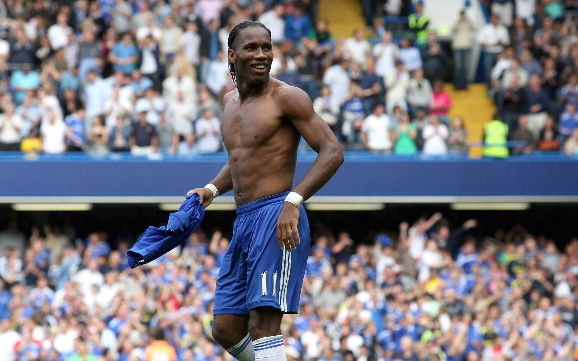 社会影响：足球赛事对城市发展的推动作用，足球反映社会